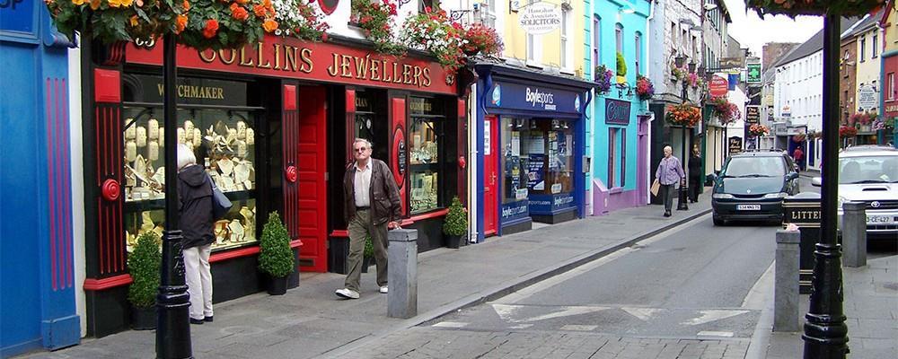 CURSOS SENIOR DESDE: 680 Ennis es una de las ciudades más pintorescas de Irlanda.