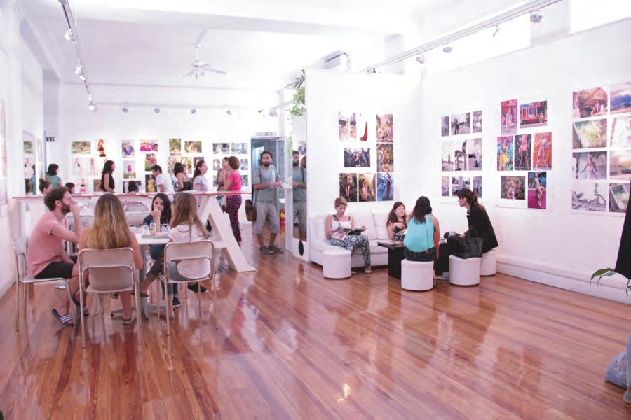 SOBRE ESPACIO BUENOS AIRES Somos un centro de estudios profesionales en moda, diseño, fotografía y business con más de 25 años de trayectoria.