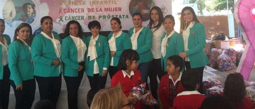 Foto oficial con las integrantes del Voluntariado de la Secretaría de Salud en Guerrero (VOSSEG), encabezado por la