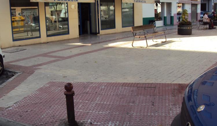 Distrito: 06 Cruz de Humilladero Varias Reparación de incidencias en calles: C/ Armengual de la Mota C/