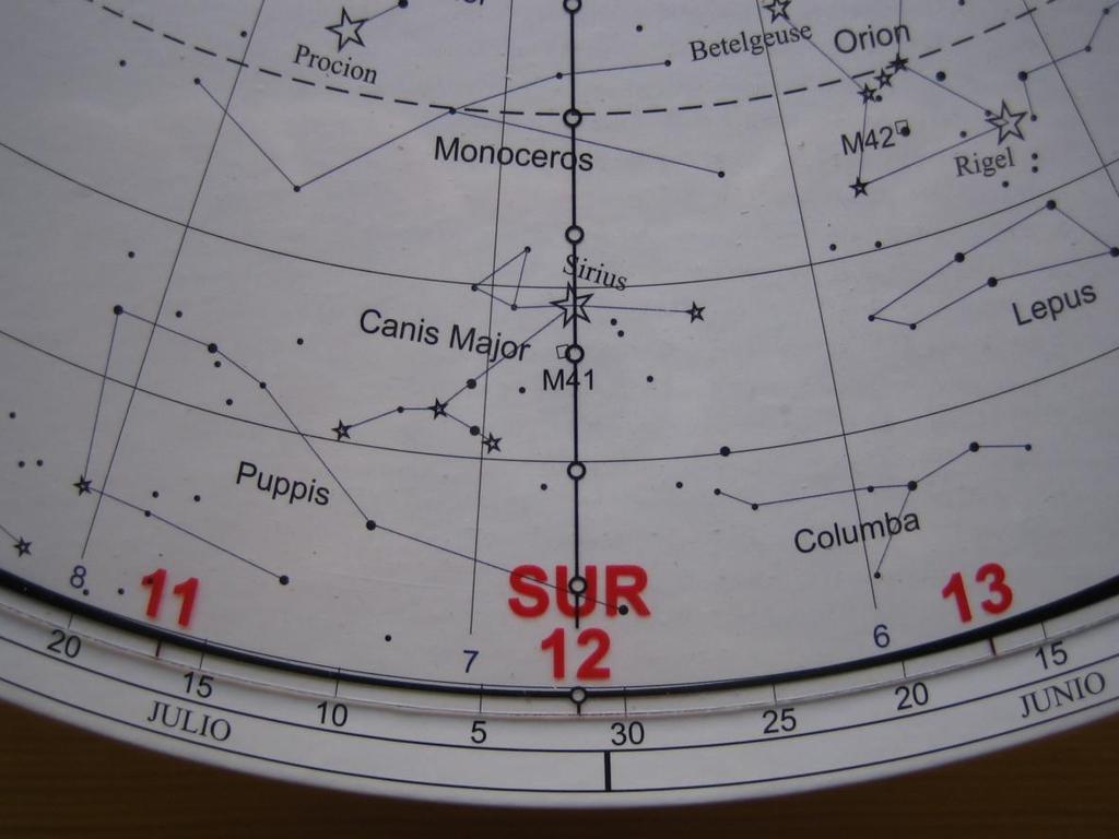 Si giras la parte móvil hasta las 19 h del 15 de marzo verás que Sirius está entonces cruzando el meridiano.