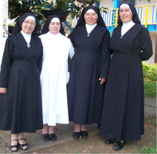Todas las Hermanas trabajan en el Colegio. La Hna. Yolanda Eufemia Chávez A.