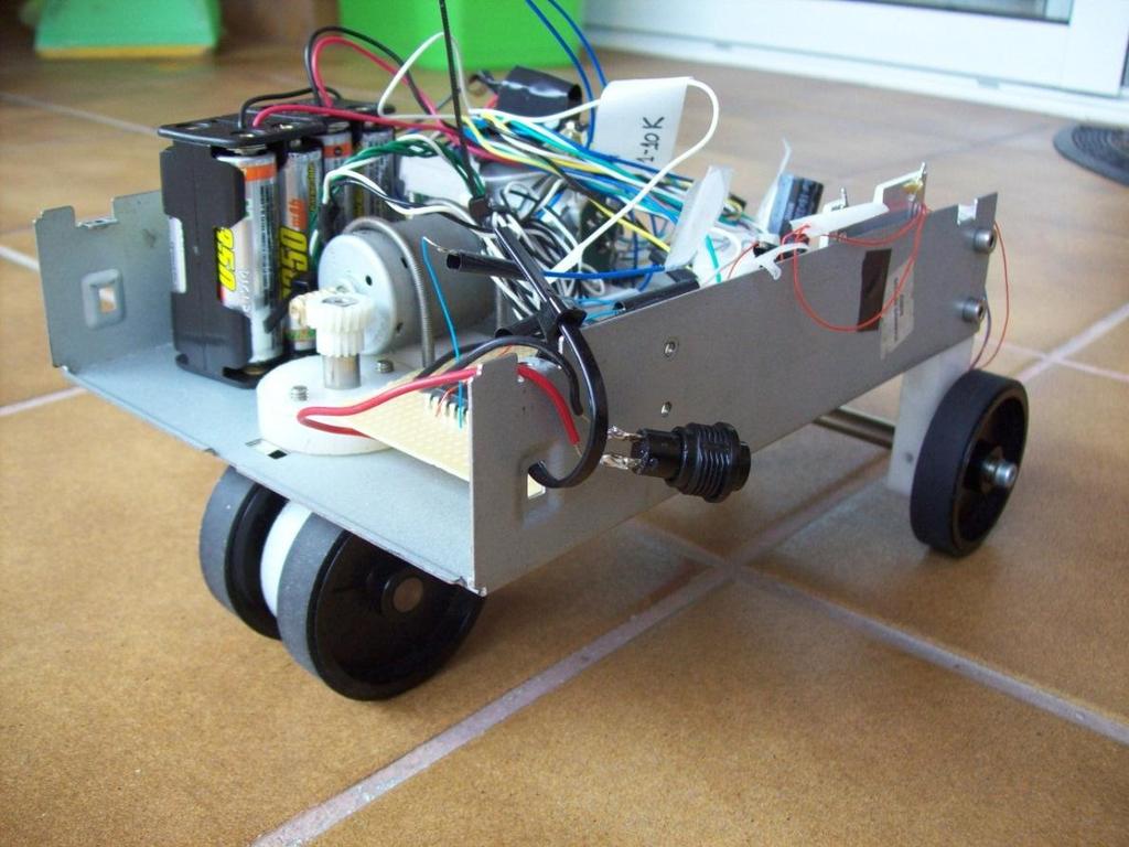 Construcció d un robot a partir de residus electrónics Iban Moscoso Rubert