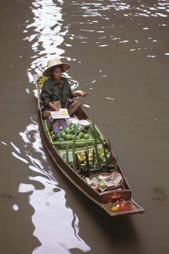-) 18- DELTA DEL MEKONG / HO CHI MINH Recorrido en barca por los canales del Mekong hasta el mercado flotante. Regreso por carretera a Ho Chi Minh. Alojamiento en el hotel Chancery 3*. (D.-.-) 19 HO CHI MINH / BANGKOK / ESPAÑA Desayuno.