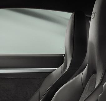 El diseño refinado del nuevo Cayman GTS continúa en el interior.