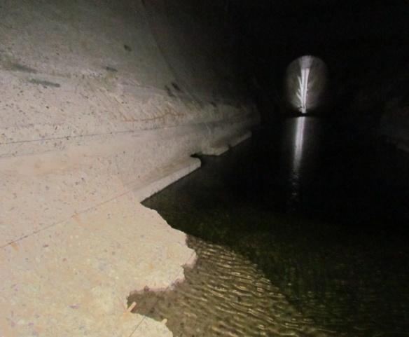Posteriormente al cierre de compuertas y achique del agua dentro de los túneles se realizó una visita de inspección los días 27, 28 y 29