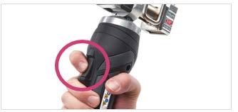 Cómo operar la herramienta eléctrica EVERLOC+ La herramienta eléctrica EVERLOC+ está diseñada para operar con una mano: - Envuelva firmemente con sus dedos el mango de control tal como se muestra