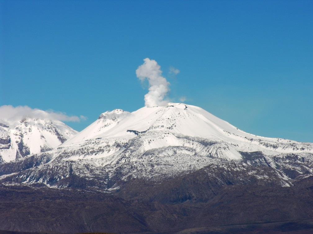 Emisiones fumarólicas del volcán Sabancaya del 23 de febrero