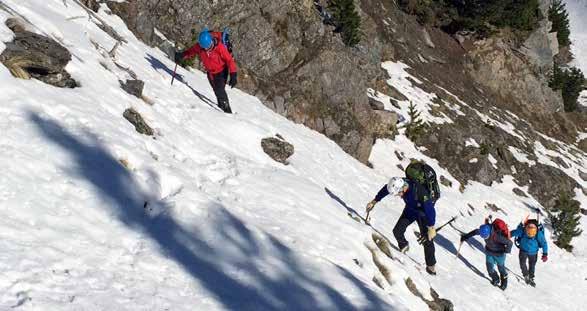 de seguridad genéricos a la alta montaña invernal. Deportistas que quieren acercarse a la montaña invernal desde varias modalidades deportivas diferentes.