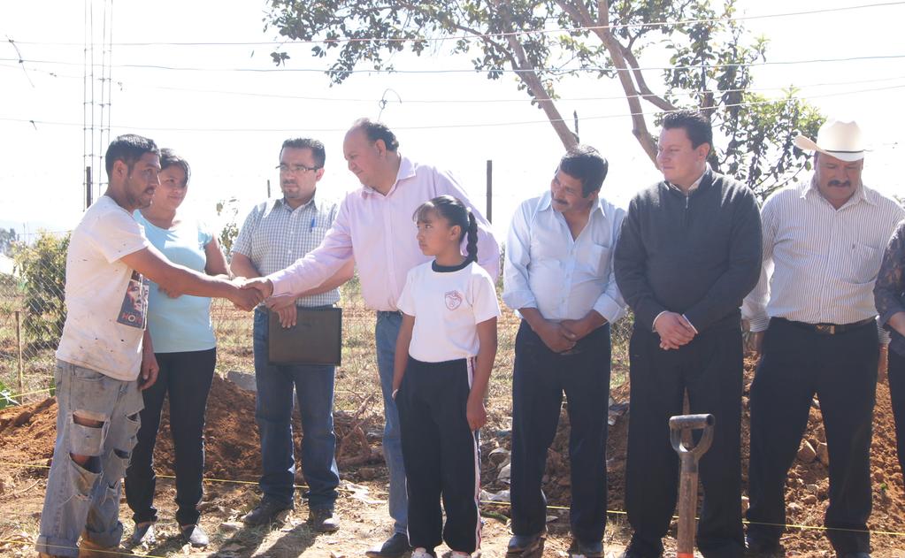 Sergio Estrada González presidente municipal de Villa Guerrero, sindico e integrantes del ayuntamiento visitaron las comunidades de Totolmajac, el Venturero de Santa María, el Ejido de San