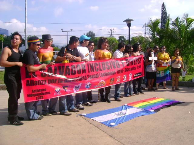 Comunidad LGBTTTI en El Salvador No existen datos oficiales.