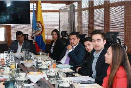 Las CRM de frente atacando la corrupción CRM Cundinamarca sigue trabajando de la mano con las autoridades locales El 31 de marzo de 2017, la CRM de Cundinamarca realizó una mesa de trabajo en las