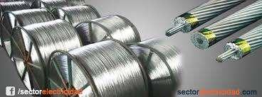 Entre la cuerda de acero y la primera capa a de acero o aleación de aluminio se coloca una grasa neutra como inhibidor de corrosión.