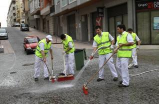 Se utiliza en tratamientos de aguas y plantes de RILES. LIF AMONIUM Z Limpiador desinfectante para calles.