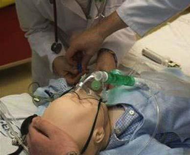 Aplica tècniques de suport vital bàsic ventilatori i circulatori, segons prococol. Ajuda el personal mèdic.