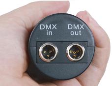 La primera lámpara permite al usuario tener control DMX sobre cada lámpara que sigue, por lo que puede ser manipulado de esta manera, además de tener el control a través de una consola de iluminación
