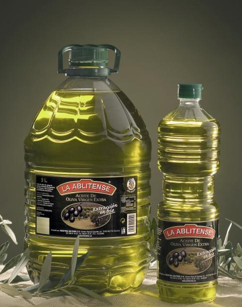 Aceite de Oliva Vírgen Extra Aceite de Oliva Vírgen Extra Calificado como el aceite de oliva de categoría superior, está considerado como el zumo obtenido del fruto del olivo, siendo el único aceite