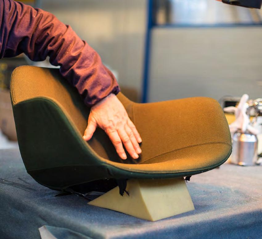 ESPÍRITU CREATIVO E INNOVADOR La tradicional alta calidad de la artesanía italiana han marcado durante tres generaciones el nombre Crassevig, creando mesas y sillas apreciadas en todo el mundo,