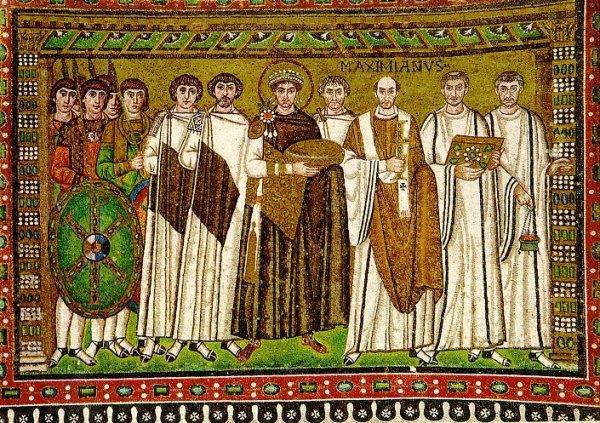 5. El Imperio bizantino El emperador concentraba en su persona: Poder político, militar