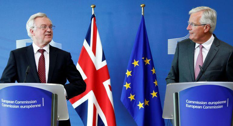 Inicio de las Negociaciones Marzo 2017: Libro Blanco. El futuro de una UE a 27. Escenarios. Barnier asume sus funciones como Jefe del equipo negociador de la UE para el Brexit.