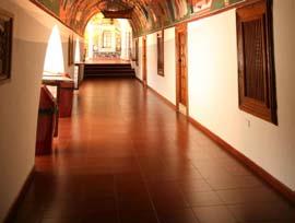 El Monasterio de Kikko es tanto una institución religiosa como un símbolo nacional de los grecochipriotas. Finalizada la visita, regresaremos a Platres. Resto de la tarde libre.