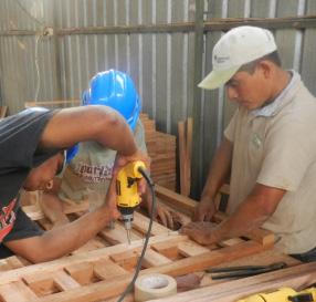 su comunidad, mejorando sus técnicas de procesamiento de madera y abriendo nuevas vías de comercialización a nivel internacional.