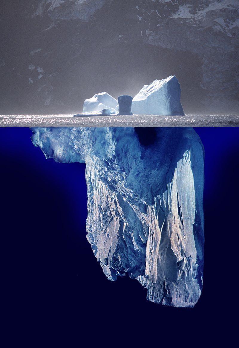 Un iceberg o témpano de hielo es una gran masa de hielo flotante desprendido