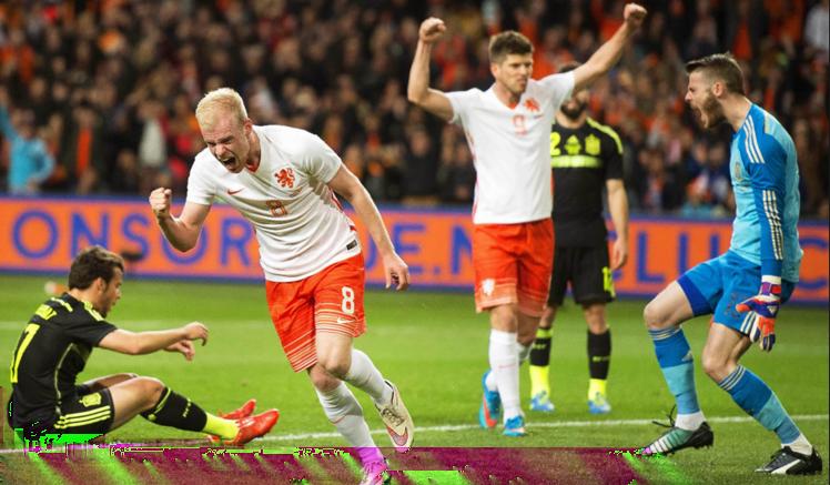 Martes 31 de marzo, 2015 A la 'Roja' le sacan los colores Más de 4 millones de aficionados al balompié siguen la victoria de Holanda ante nuestro combinado nacional de fútbol.