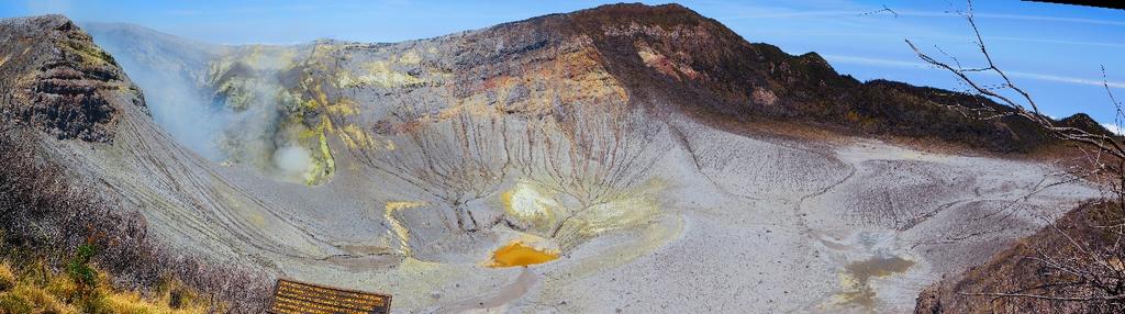 RedSismológica Nacional (RSN:UCR-ICE) I. Volcán Turrialba 1 Durante el mes de marzo la actividad exhalativa del volcán Turrialba ha disminuido.