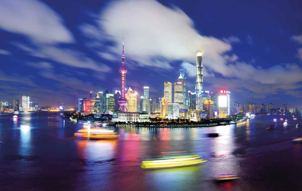China de Shanghái.),Century Avenue, subir la Torre Perla Oriental (es una torre de telecomunicaciones)(3hrs.), visitar el paisaje nocturno en el Bund (zona del malecón de la ciudad de Shanghai).