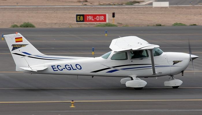 Es uno de los aviones más usados en las escuelas de pilotos, fácil de pilotar, mono-motor de ala alta, equipado con todos los instrumentos necesarios para desarrollar vuelos en condiciones visuales