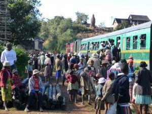 DIA: 6 - Antsirabe - Ambositra - Ambalandingana Desayuno y tour en Pousse-Pousse (similares a los rickshaws de India) para recorrer el centro histórico de esta ciudad de otro tiempo.