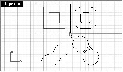 6 Repita el comando para el lado izquierdo de los círculos. Para redondear y unir objetos: 1 En el menú Curva, haga clic en Empalmar curvas. 2 Haga clic en Recortar.