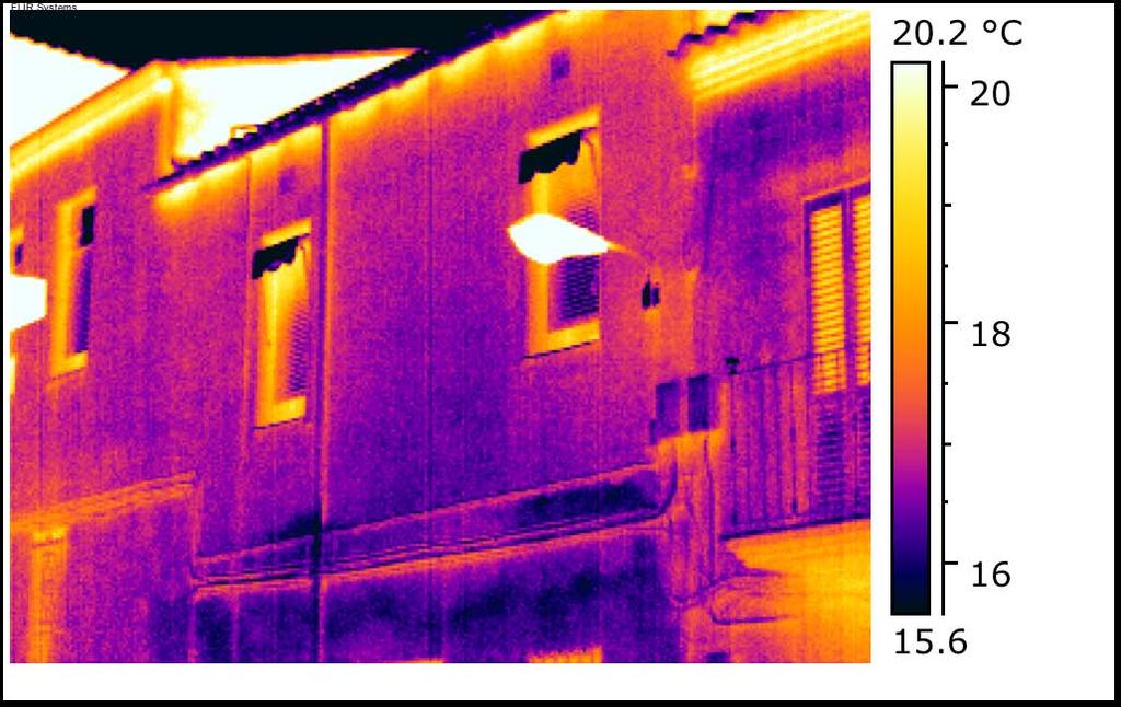 Coloma de Gramenet. S aprecien les fuites de calor des de l interior cap a l exterior a través de les finestres.