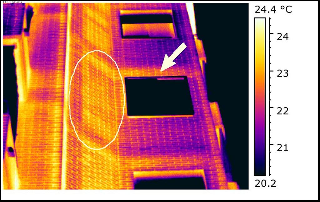 S observa el flux de calor des de l interior cap a l exterior de l edifici, i com els balcons actuen com a ponts tèrmics.