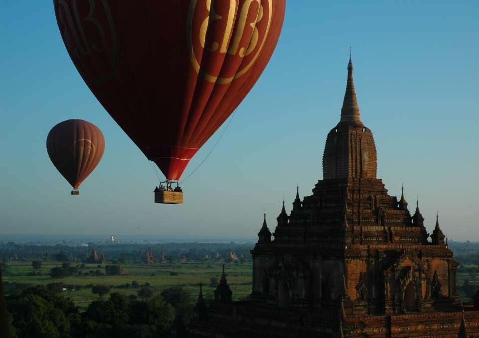 Le recomendamos los vuelos en globo sobre Bagan a la