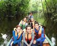 con caminatas ecológicas, el cual posee una amplia biodiversidad en un ecosistema prácticamente inhóspito, recorridos en selva inundable en canoas típicas dentro de la Isla de Yahuma, en este