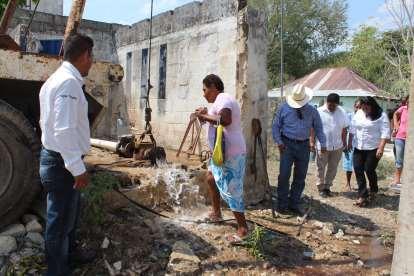 En gira de trabajo por la comunidad del Naranjo el presidente municipal Salvador Farías González supervisó los trabajos de rehabilitación que se