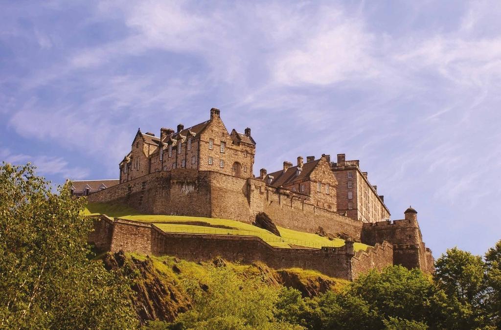 Excursión de Edimburgo, Reino Unido - Panorámica de Edimburgo - Visita del Castillo de Edimburgo - Visita del Palacio Holyrrodhouse s 135 s 114 Para todas las salidas (de 08:30 a 16:30 aprox.