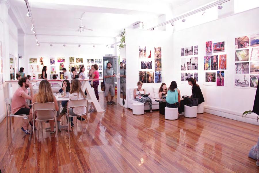 SOBRE ESPACIO BUENOS AIRES Somos un centro de estudios profesionales en moda, diseño, fotografía y business con más de 25 años de trayectoria.