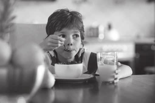 TOPIC AREA: LIFESTYLE HEALTH AND FITNESS CARD 1B La importancia del desayuno para los niños El desayuno constituye una fuente de vitaminas y minerales necesaria para que los niños crezcan fuertes y