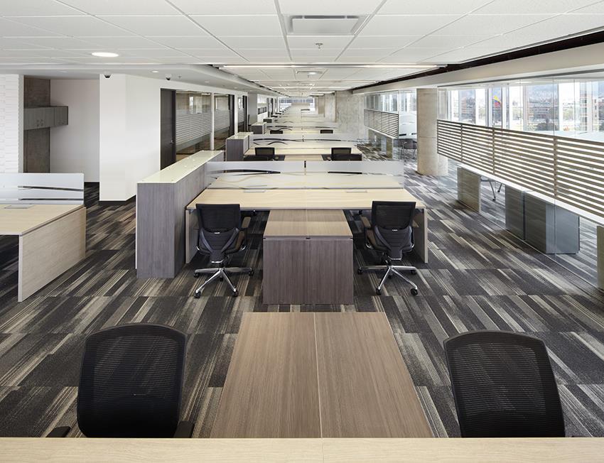 Kinetex es un piso compuesto textil que combina atributos clave de los pisos suaves