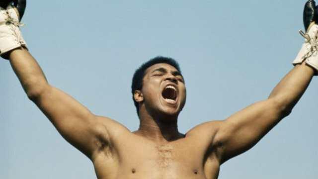 Mohamed Ali, leyenda del boxeo y del deporte mundial, falleció este viernes en un hospital de Phoenix, según confirmó un portavoz de la familia.