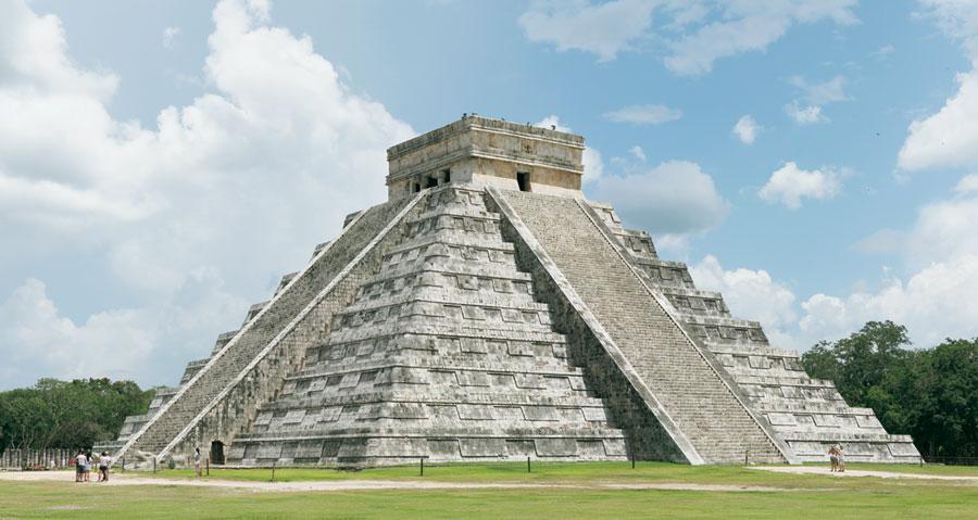Sus templos tenían forma de pirámide escalonada.