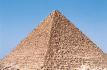 En el valle del Nilo se distinguen dos regiones naturales: el Alto Egipto, al sur, y el Bajo Egipto, al norte. Hacia el 3 100 a. C.