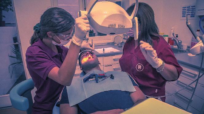 TRATAMIENTOS QUE OFRECE LA CLÍNICA DENTAL SOLIDARIA COLOMA VIDAL (CDSCV) La CDSCV ofrece prácticamente cualquier tipo de tratamiento dental que sea necesario para