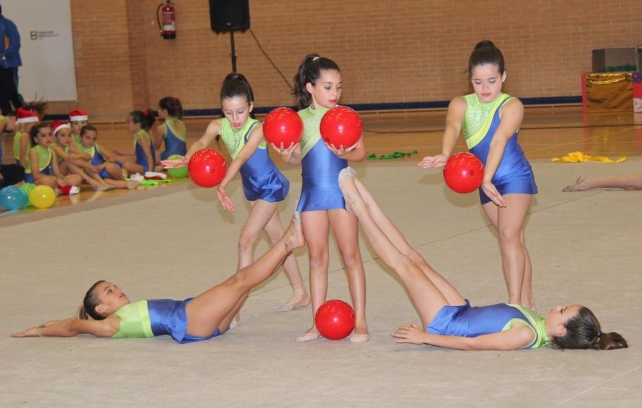 Gimnasia Rítmica Disciplina deportiva que combina elementos de ballet, gimnasia y danza, así como el uso de