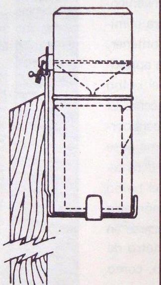 El pluviómetro manual esta conformado por un vaso largo cilíndrico, dentro del cual se encuentra un embudo que ayuda a que el agua