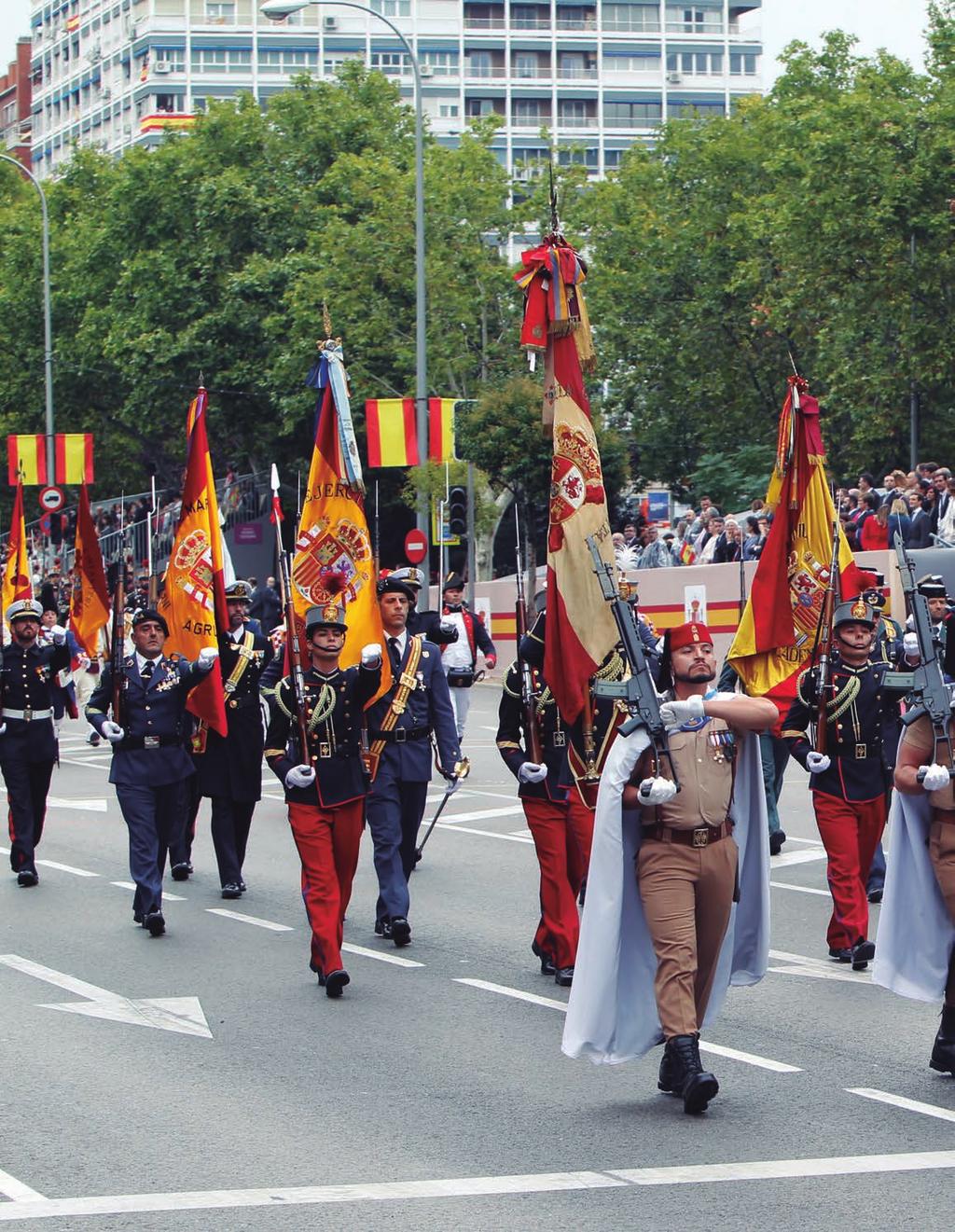 Las Fuerzas Armadas en la fiesta nacional Banderas de