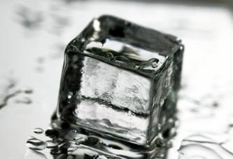 Calor latente Si tenemos un cubo de hielo y queremos que el agua de este cubo de hielo se evapore completamente, necesitamos entregarle energía (calor).